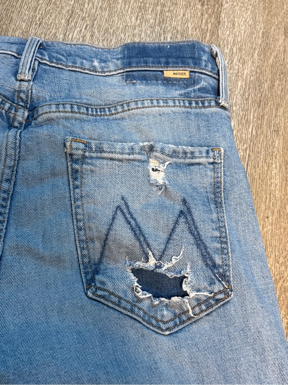 MOTHER JEANS SUPERIOR TOMCAT DISTRESSED SIZE 28 - Picture 7 of 11